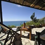 Isola Di Eea Bed & Breakfast