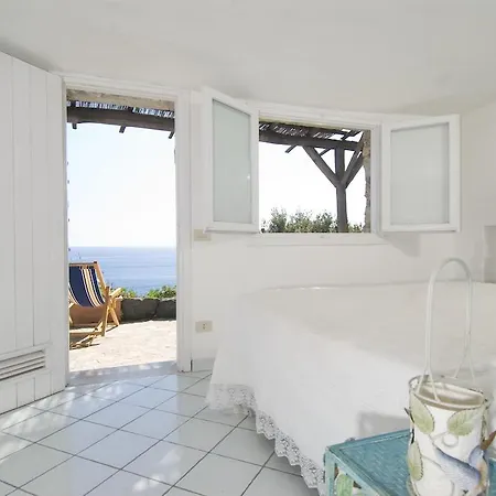 Isola Di Eea 4*