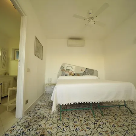 Isola Di Eea Couette-café 4*