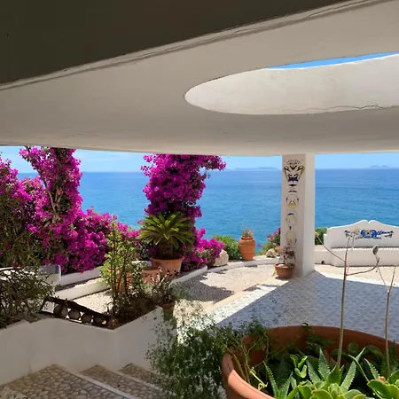 Isola Di Eea Couette-café 4*