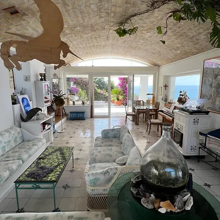 Isola Di Eea Couette-café 4*
