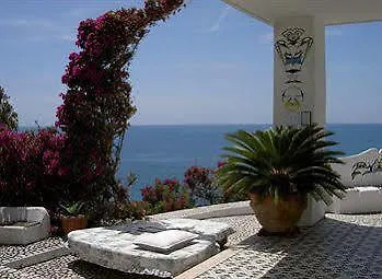 Isola Di Eea Couette-café 4*