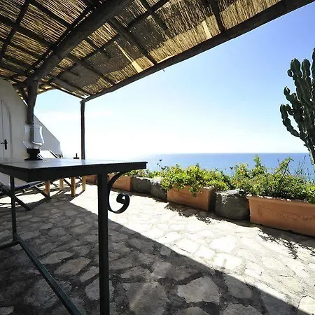 Isola Di Eea 4*
