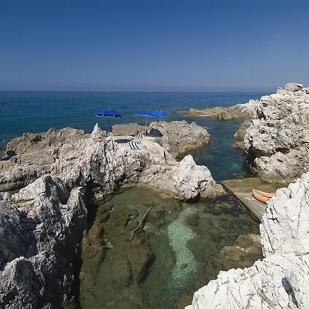 Isola Di Eea 4*